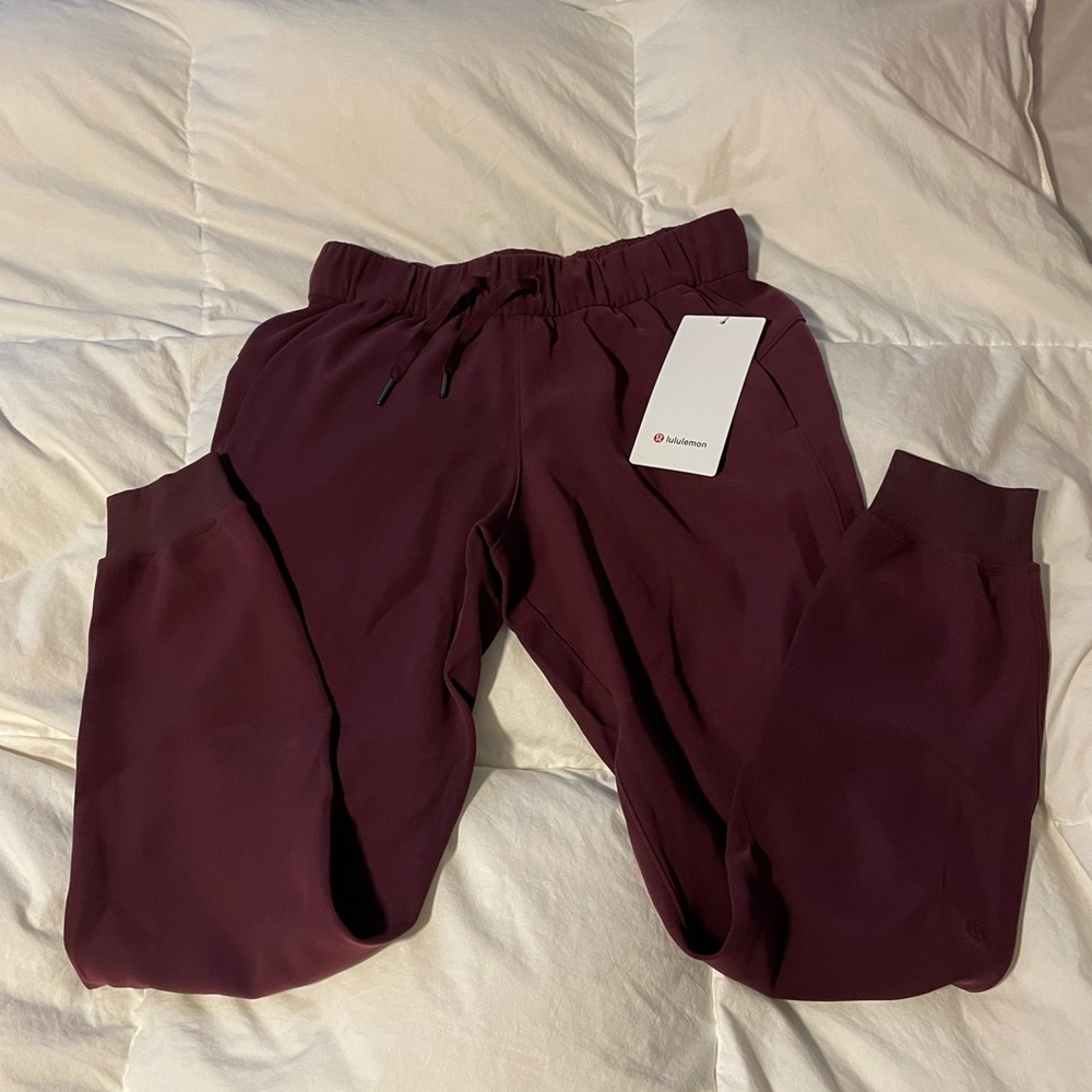 Brand New, Lululemon joggers size 4!